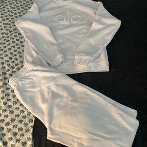 ALO Yoga White Sweatshirt and Sweatpants Set
